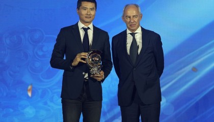 世界杯官方软件安装-中超新貌｜邵佳一、穆斯卡特效应？少帅、澳洲洋帅全面上位|澳大利亚|联赛|土帅|中国金球奖|青岛西海岸_新浪体育_新浪新闻