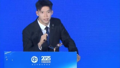 世界杯赛事app下载-历史第4人：19岁王钰栋包揽中超最佳新人和中国金童奖！
